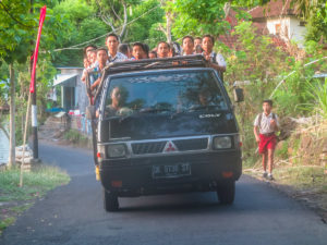 Schulbus in Bali