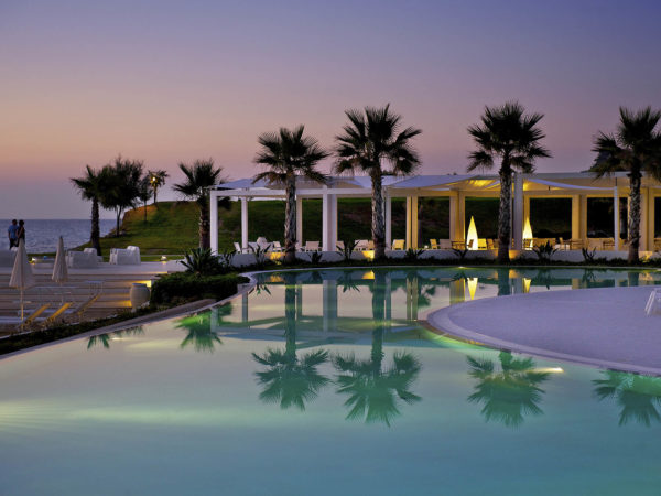 Kalabrien - Pool am Strand - Capovaticano Resort Thalasso and Spa - MGallery Collection