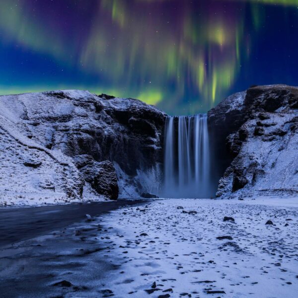 Island Skogafoss Wasserfall Winternacht